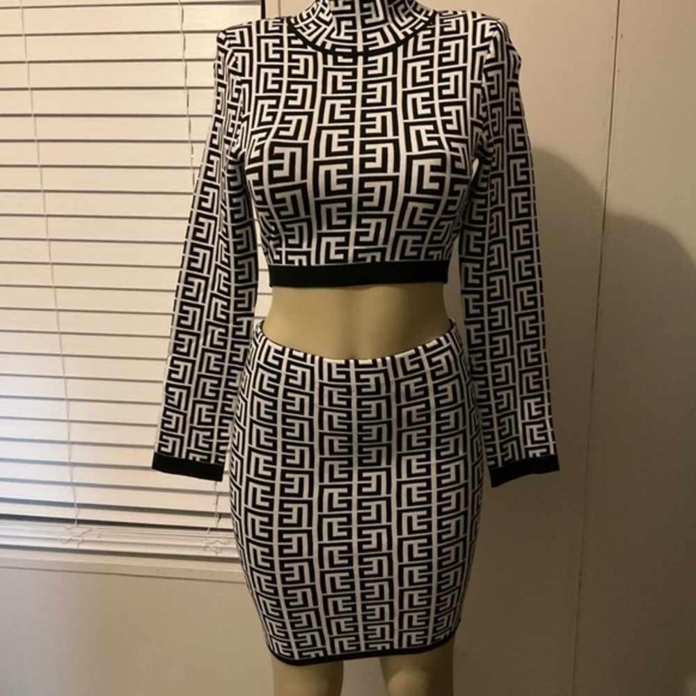 Crop Top Set - Picture 5 of 10
